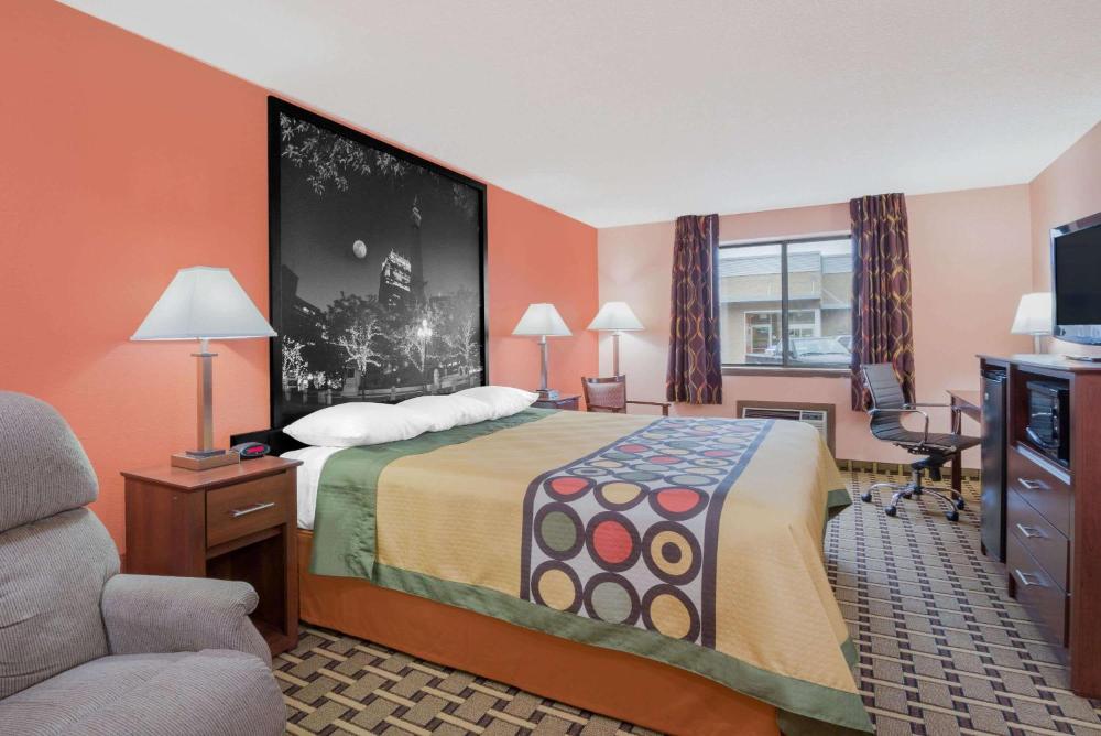 Super 8 by Wyndham Shelbyville
